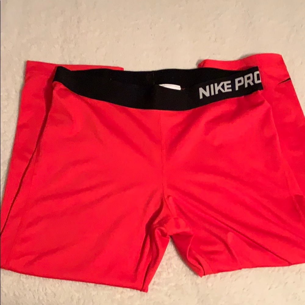 Red Nike dry fit capri leggings 🌼not for bundle🌼